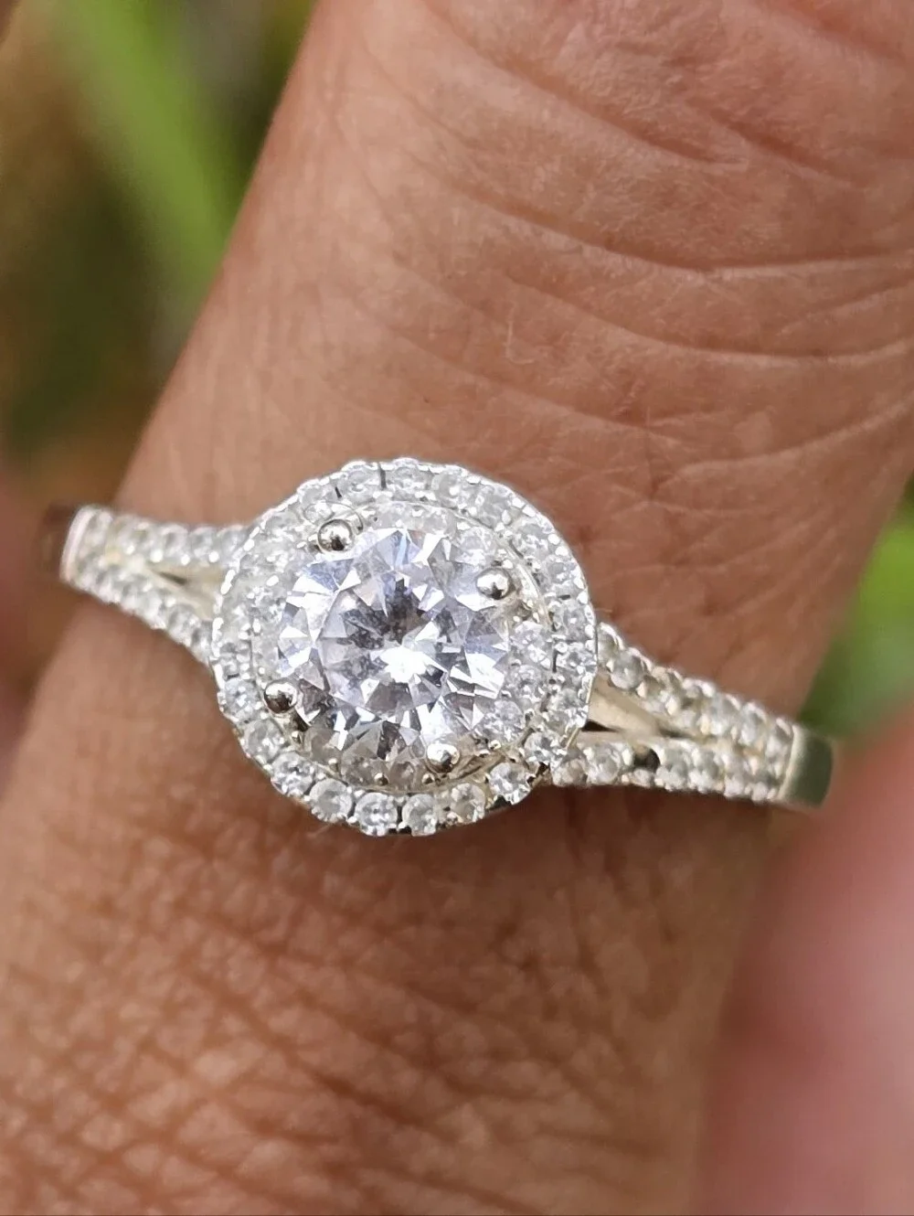 Classic sparkling CZ diamond oval halo split shank 925 sterling silver adjustabl